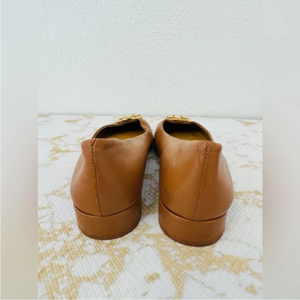 Tory Burch Chelsea Caramel Tan Leather Pump Block Heel Gold Logo Sz 7 EUC